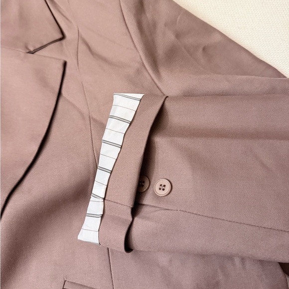 Mauve Blazer and Tailored Shorts Set - Picture 13 of 15